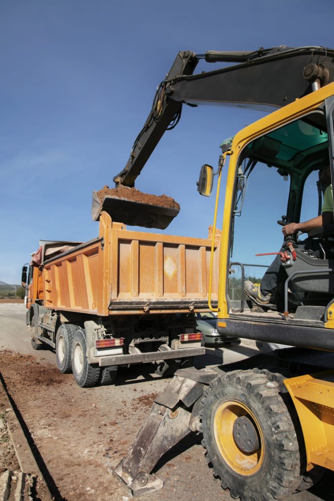 excavator-digging-ground-day-light (3)